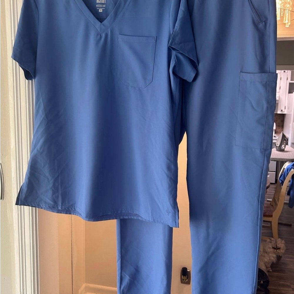 Med Couture Insight Ceil Blue Scrub  Set (M top, M tall bottom)